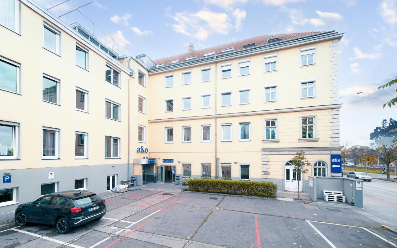 A&o Stadthalle Hostal *