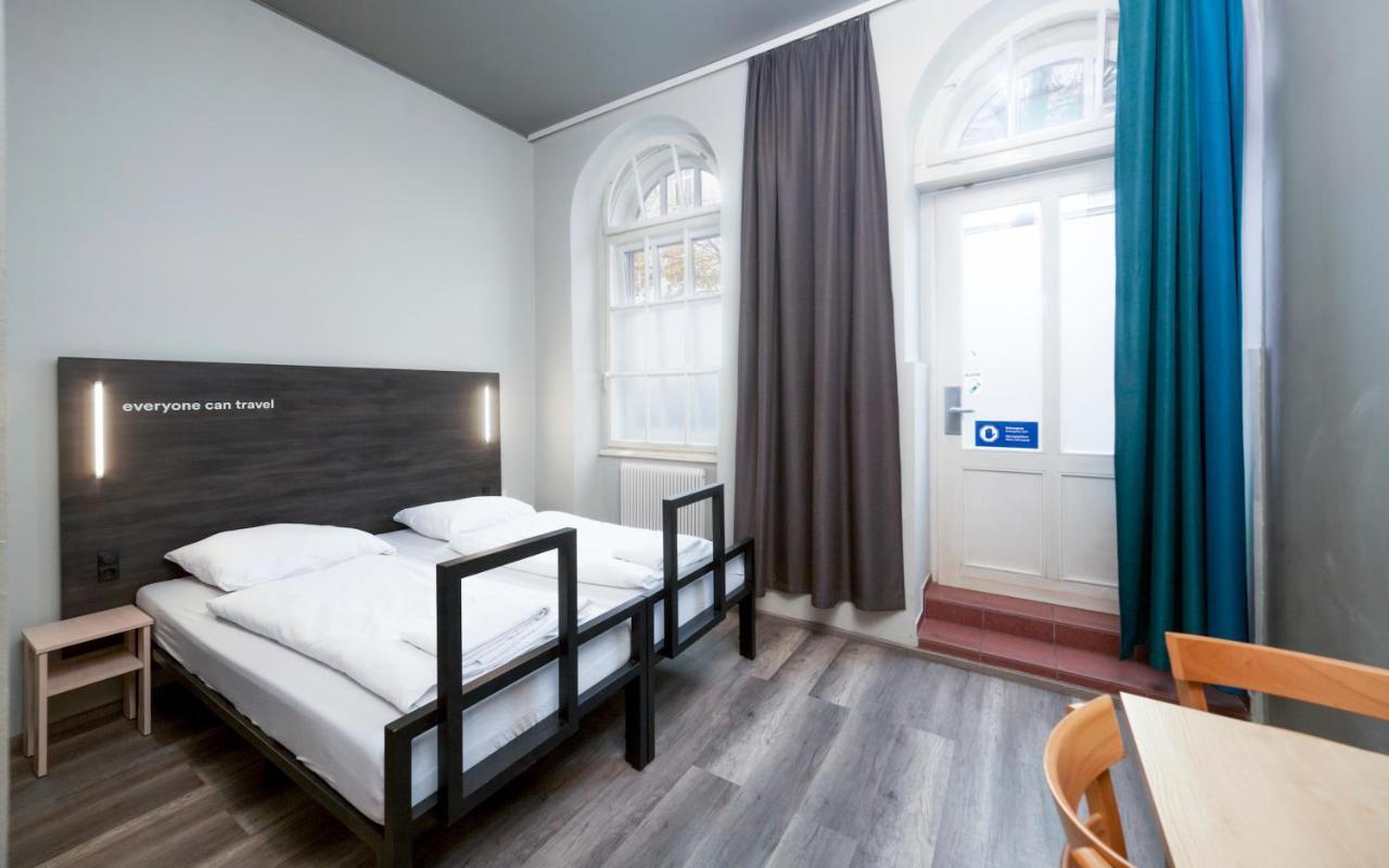 A&o Stadthalle Hostal *