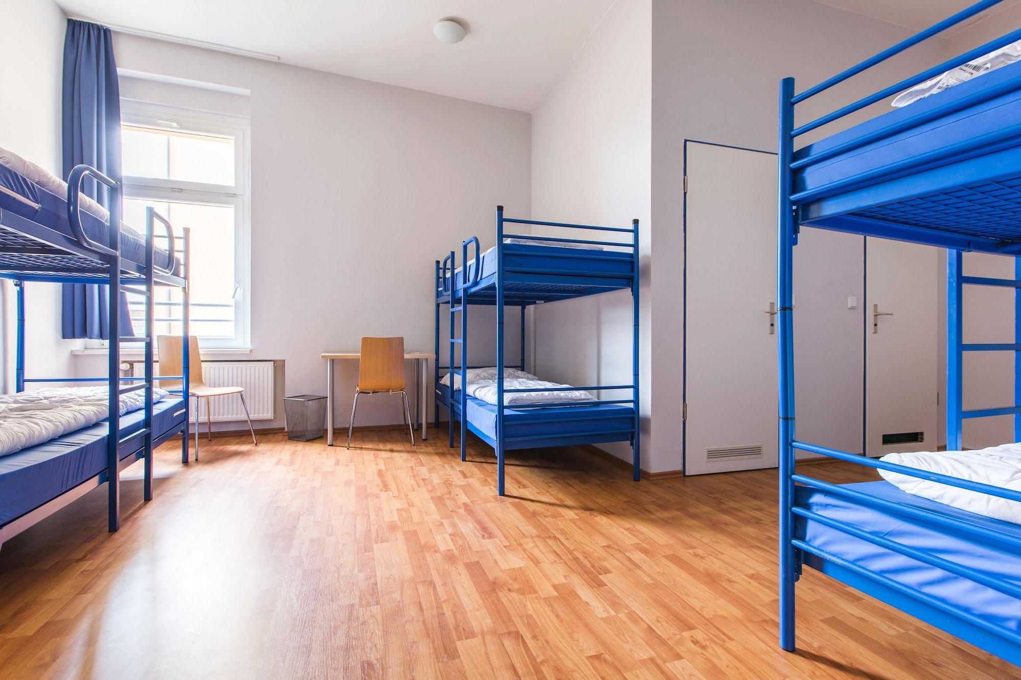 A&o Stadthalle Hostal *