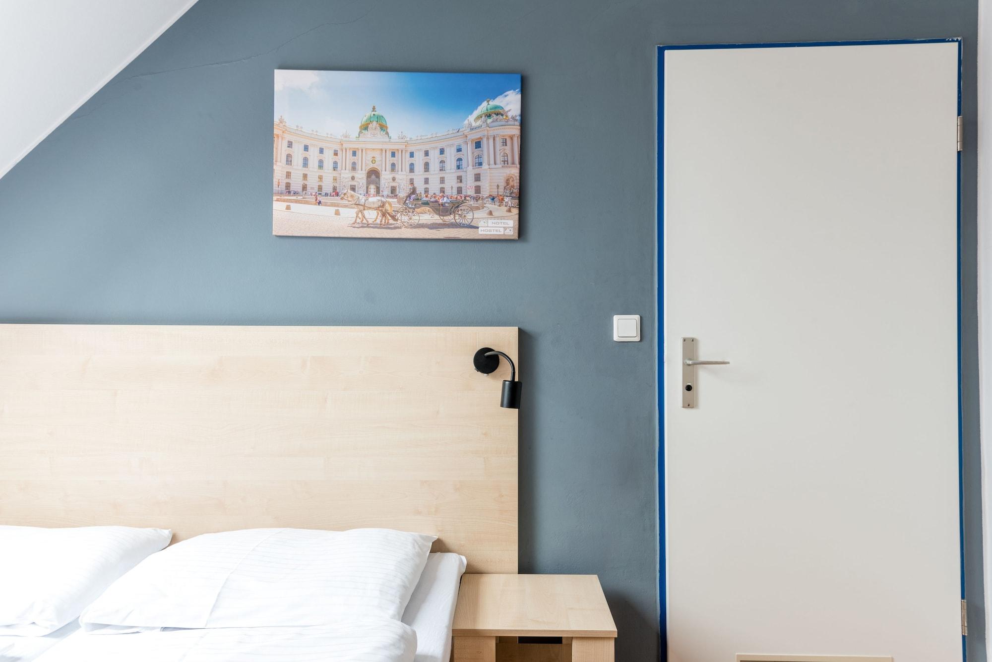 A&o Stadthalle Hostal *